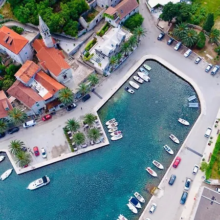 Charming Luxury Seafront With Heatable Pool Villa