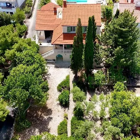 Charming Luxury Seafront With Heatable Pool *