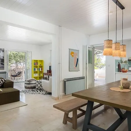 Villa Charming Luxury Seafront With Heatable Pool