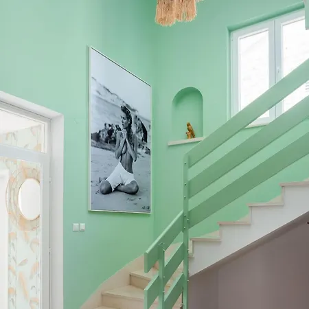 Charming Luxury Seafront With Heatable Pool Splitska