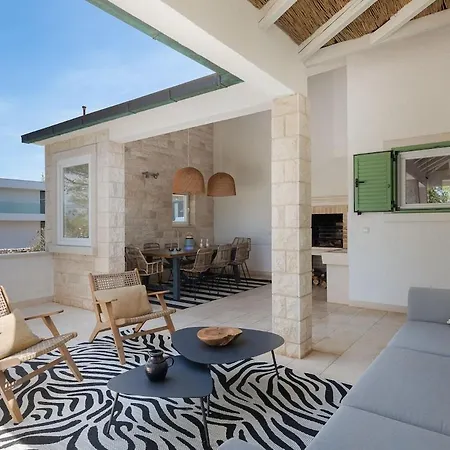 Charming Luxury Seafront With Heatable Pool * Splitska