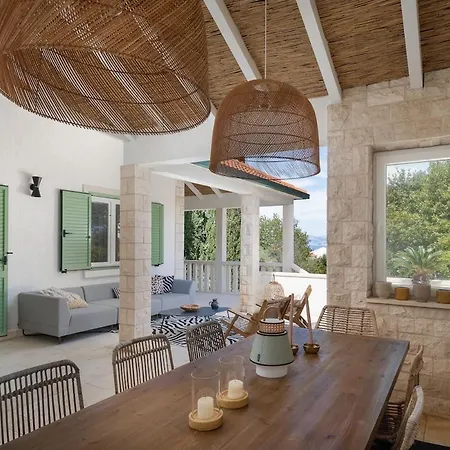 Villa Charming Luxury Seafront With Heatable Pool Splitska