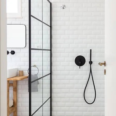 Villa Charming Luxury Seafront With Heatable Pool