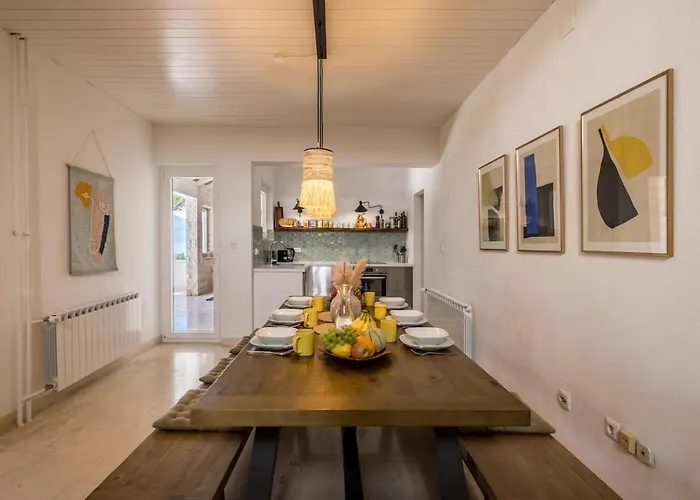 Charming Luxury Seafront With Heatable Pool *