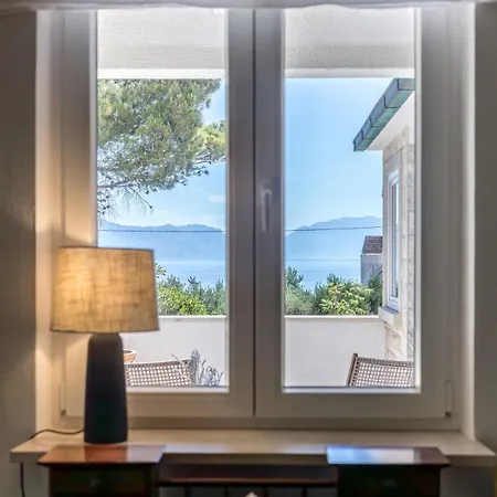 Charming Luxury Seafront With Heatable Pool Villa