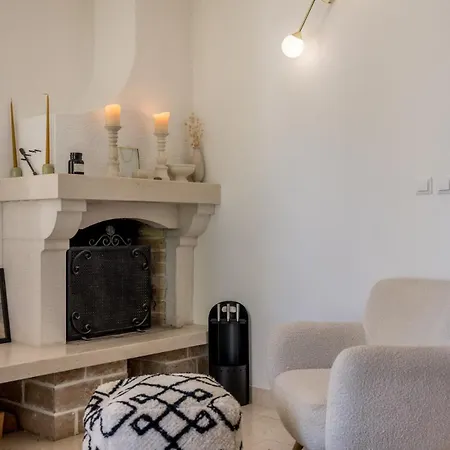 Charming Luxury Seafront With Heatable Pool Villa *