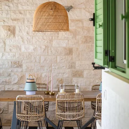 Charming Luxury Seafront With Heatable Pool Villa