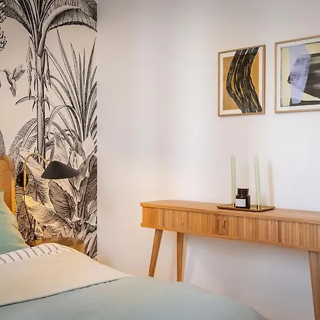 Charming Luxury Seafront With Heatable Pool *