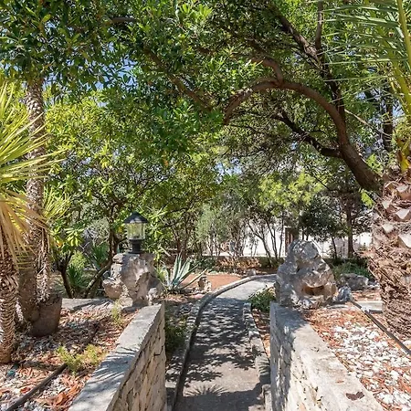 Charming Luxury Seafront With Heatable Pool * Splitska