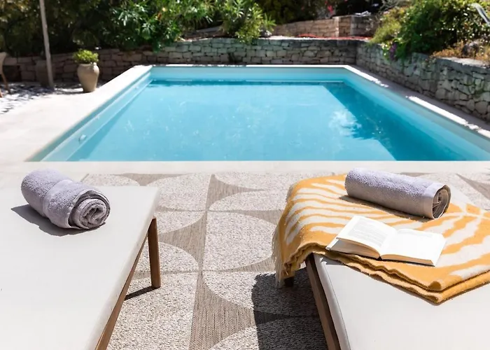 Villa Charming Luxury Seafront With Heatable Pool Splitska