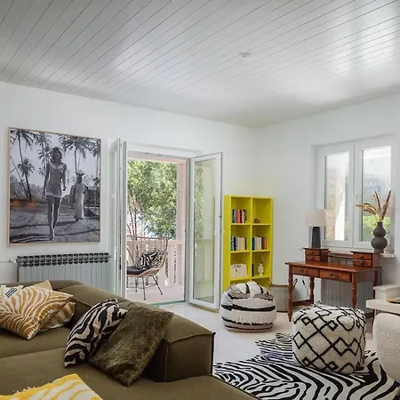 Βίλα Charming Luxury Seafront With Heatable Pool