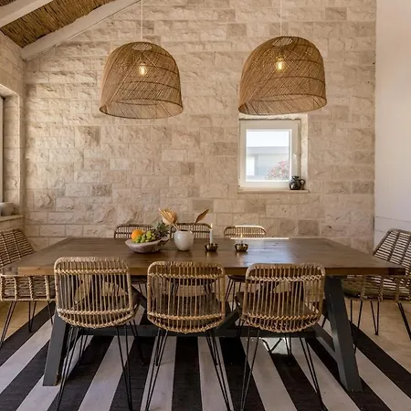 Βίλα Charming Luxury Seafront With Heatable Pool *