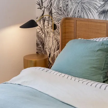 Βίλα Charming Luxury Seafront With Heatable Pool *