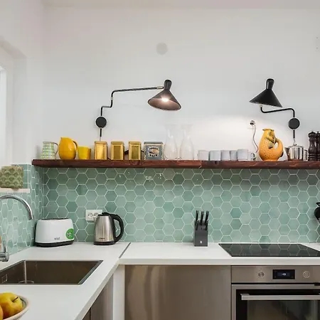 Βίλα Charming Luxury Seafront With Heatable Pool