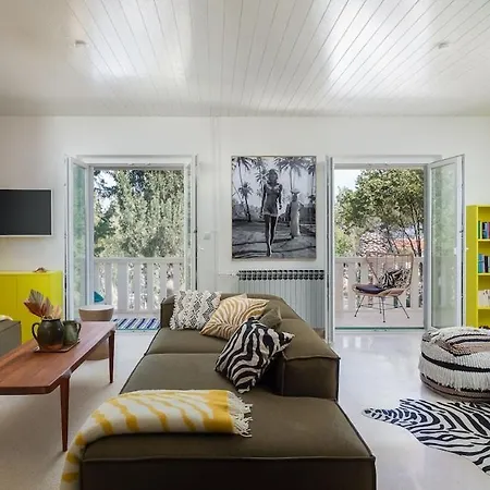 Βίλα Charming Luxury Seafront With Heatable Pool Splitska