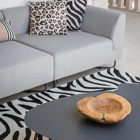 Charming Luxury Seafront With Heatable Pool *