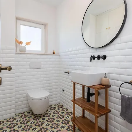 Charming Luxury Seafront With Heatable Pool Βίλα Splitska