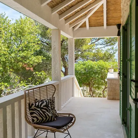 Charming Luxury Seafront With Heatable Pool Βίλα *