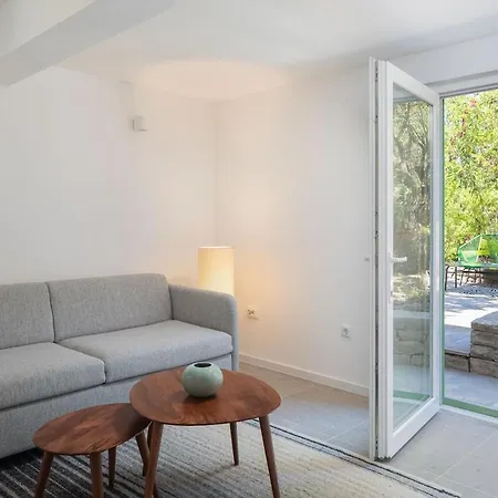 Βίλα Charming Luxury Seafront With Heatable Pool Splitska