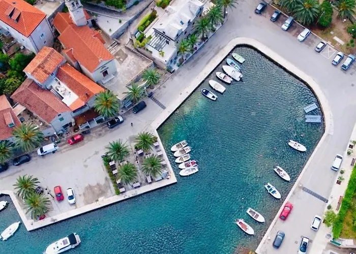 Charming Luxury Seafront With Heatable Pool 别墅