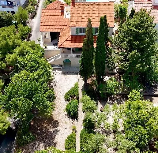 Charming Luxury Seafront With Heatable Pool *