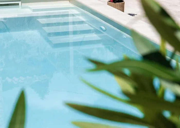 Charming Luxury Seafront With Heatable Pool 别墅