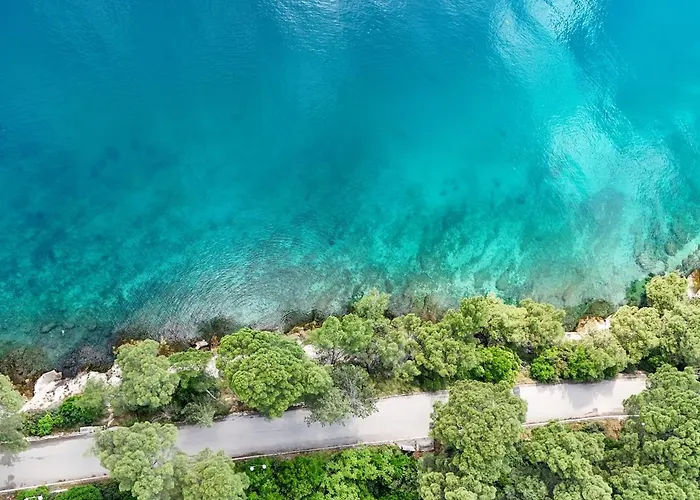 Charming Luxury Seafront With Heatable Pool *