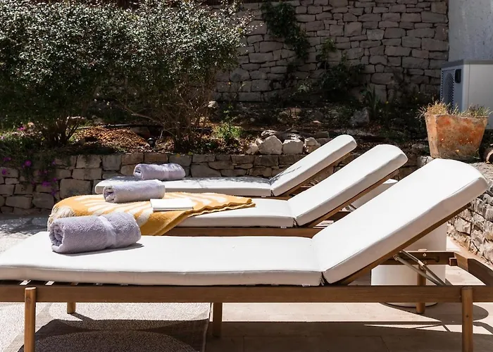 别墅 Charming Luxury Seafront With Heatable Pool