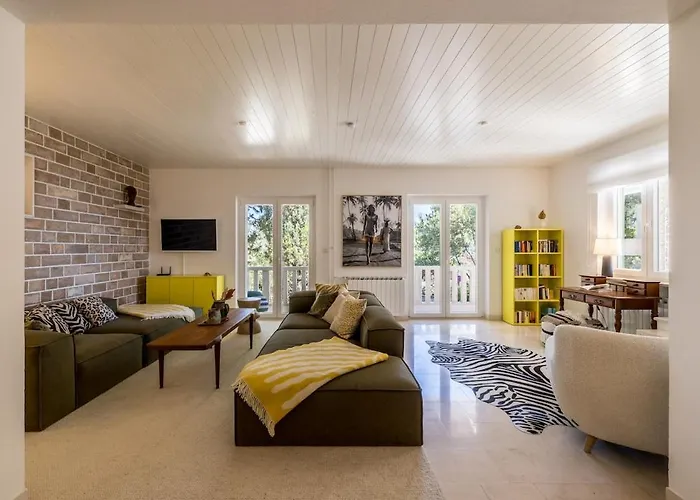 Charming Luxury Seafront With Heatable Pool *
