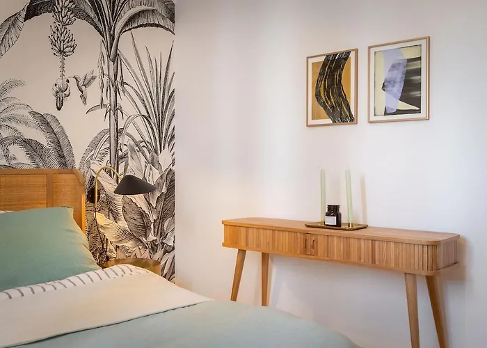 Charming Luxury Seafront With Heatable Pool *
