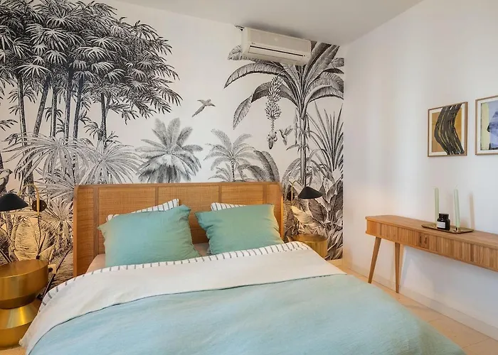 别墅 Charming Luxury Seafront With Heatable Pool *