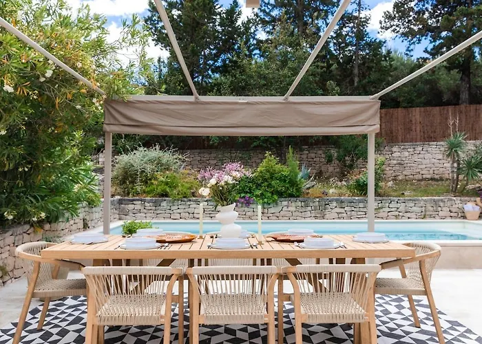 别墅 Charming Luxury Seafront With Heatable Pool